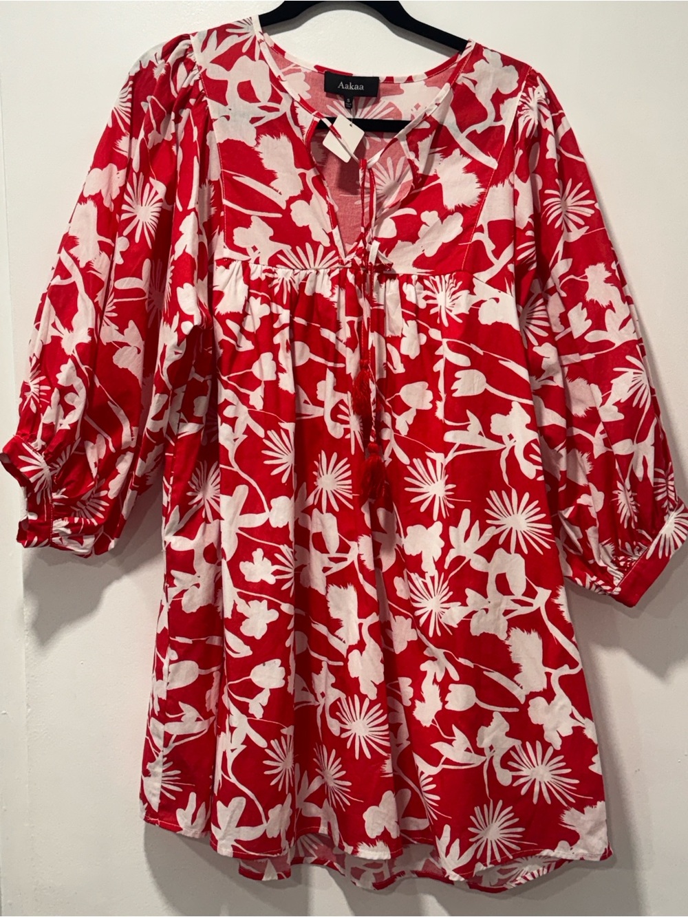 Aakaa -Brand new with tag-Red Floral Print Puff-Sleeve Dress